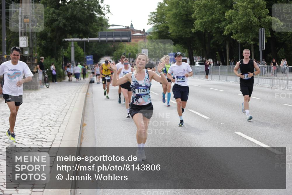 29.06.2025 - hella hamburg halbmarathon Jannik Wohlers http://msf.ph/oto/8143806 29.06.2025 10:08:41 Lombardsbrücke 1147, 1188, 1838, 7453, 9718, 10819, 11067, 11496, 13210, 13592, 13593, 14736, 15586, 15592, 17347, 18266, 18505 meine-sportfotos.de