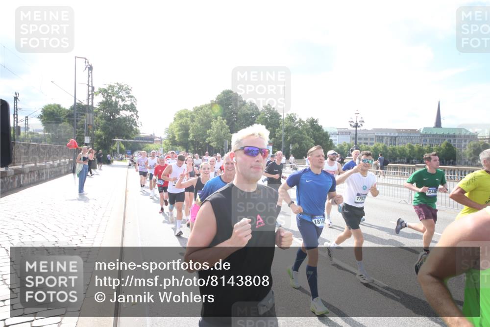29.06.2025 - hella hamburg halbmarathon Jannik Wohlers http://msf.ph/oto/8143808 29.06.2025 09:52:35 Lombardsbrücke 1012, 1070, 1163, 1176, 1391, 1735, 1782, 2048, 2213, 2233, 2590, 2788, 2970, 3021, 3098, 3304, 3907, 3917, 3928, 4080, 4277, 4691, 4933, 4981, 5476, 5682, 6081, 6152, 6712, 6716, 7005, 7093, 7147, 7325, 7599, 8145, 8467, 8694, 8704, 8722, 8819, 9081, 9213, 9232, 9374, 9538, 9540, 10000, 10208, 10211, 10216, 10251, 10313, 10750, 11153, 11291, 11346, 11469, 11778, 12154, 12534, 12685, 12783, 12966, 13709, 13782, 14661, 14690, 14849, 15126, 15133, 16414 meine-sportfotos.de