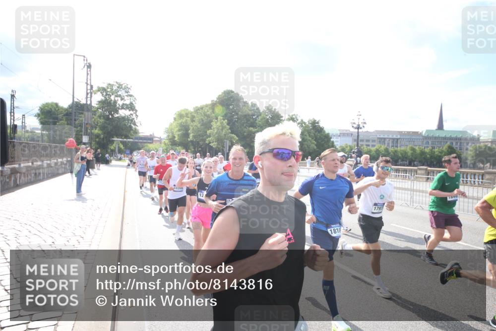 29.06.2025 - hella hamburg halbmarathon Jannik Wohlers http://msf.ph/oto/8143816 29.06.2025 09:52:35 Lombardsbrücke 1012, 1070, 1163, 1176, 1391, 1735, 1782, 2048, 2213, 2233, 2590, 2788, 2970, 3021, 3098, 3304, 3907, 3917, 3928, 4080, 4277, 4691, 4933, 4981, 5476, 5682, 6081, 6152, 6712, 6716, 7005, 7093, 7147, 7325, 7599, 8145, 8467, 8694, 8704, 8722, 8819, 9081, 9213, 9232, 9374, 9538, 9540, 10000, 10208, 10211, 10216, 10251, 10313, 10750, 11153, 11291, 11346, 11469, 11778, 12154, 12534, 12685, 12783, 12966, 13709, 13782, 14661, 14690, 14849, 15126, 15133, 16414 meine-sportfotos.de