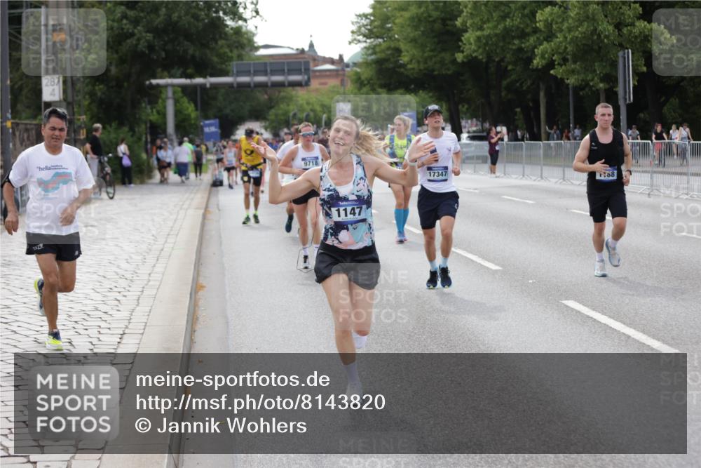 29.06.2025 - hella hamburg halbmarathon Jannik Wohlers http://msf.ph/oto/8143820 29.06.2025 10:08:41 Lombardsbrücke 1147, 1188, 1838, 7453, 9718, 10819, 11067, 11496, 13210, 13592, 13593, 14736, 15586, 15592, 17347, 18266, 18505 meine-sportfotos.de
