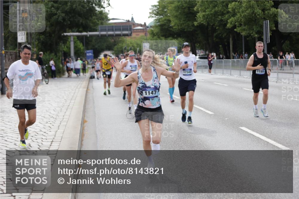 29.06.2025 - hella hamburg halbmarathon Jannik Wohlers http://msf.ph/oto/8143821 29.06.2025 10:08:41 Lombardsbrücke 1147, 1188, 1838, 7453, 9718, 10819, 11067, 11496, 13210, 13592, 13593, 14736, 15586, 15592, 17347, 18266, 18505 meine-sportfotos.de
