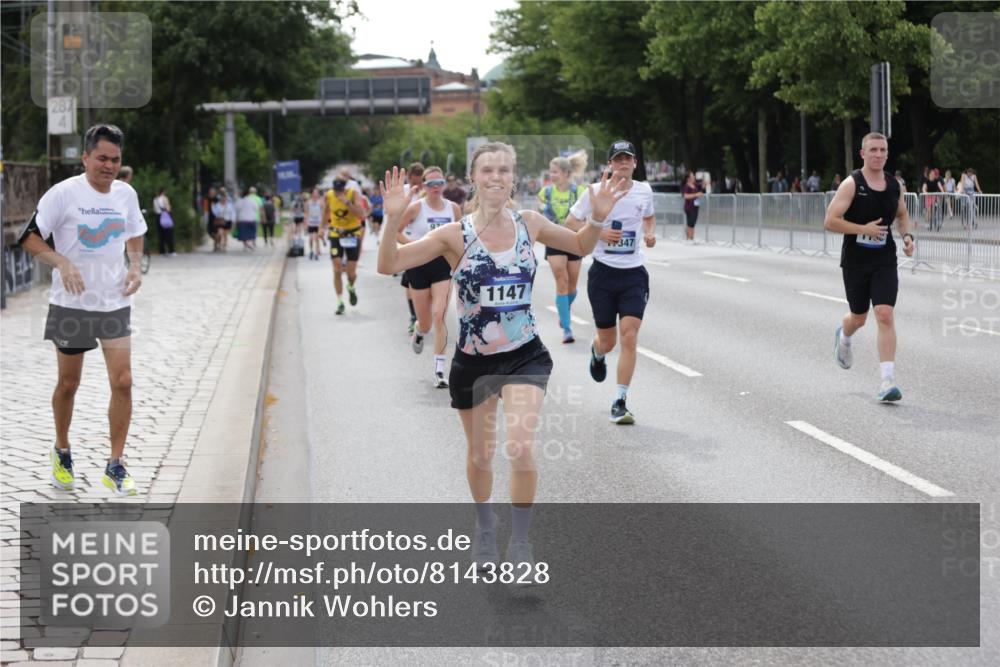29.06.2025 - hella hamburg halbmarathon Jannik Wohlers http://msf.ph/oto/8143828 29.06.2025 10:08:41 Lombardsbrücke 1147, 1188, 1838, 7453, 9718, 10819, 11067, 11496, 13210, 13592, 13593, 14736, 15586, 15592, 17347, 18266, 18505 meine-sportfotos.de