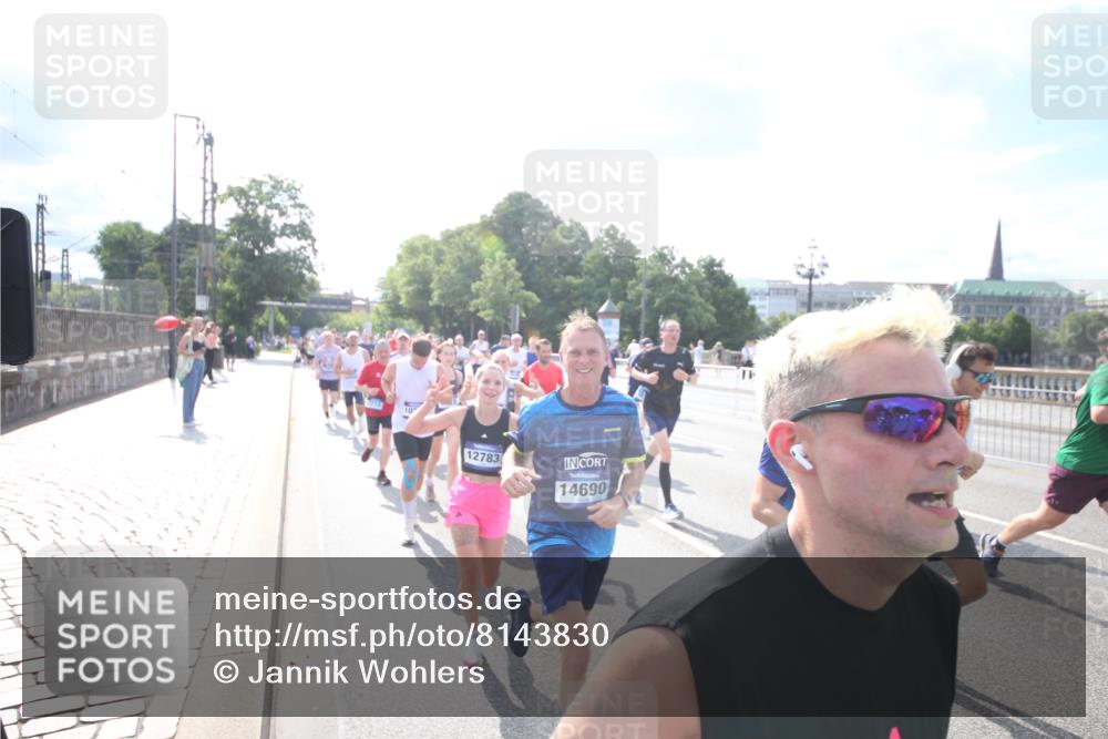 29.06.2025 - hella hamburg halbmarathon Jannik Wohlers http://msf.ph/oto/8143830 29.06.2025 09:52:35 Lombardsbrücke 1012, 1070, 1163, 1176, 1391, 1735, 1782, 2048, 2213, 2233, 2590, 2788, 2970, 3021, 3098, 3304, 3907, 3917, 3928, 4080, 4277, 4691, 4933, 4981, 5476, 5682, 6081, 6152, 6712, 6716, 7005, 7093, 7147, 7325, 7599, 8145, 8467, 8694, 8704, 8722, 8819, 9081, 9213, 9232, 9374, 9538, 9540, 10000, 10208, 10211, 10216, 10251, 10313, 10750, 11153, 11291, 11346, 11469, 11778, 12154, 12534, 12685, 12783, 12966, 13709, 13782, 14661, 14690, 14849, 15126, 15133, 16414 meine-sportfotos.de
