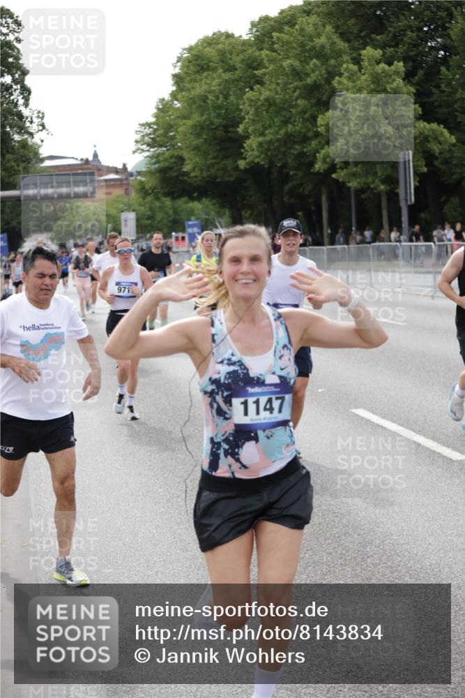 29.06.2025 - hella hamburg halbmarathon Jannik Wohlers http://msf.ph/oto/8143834 29.06.2025 10:08:42 Lombardsbrücke 1147, 1188, 1838, 7453, 9718, 10819, 11067, 11496, 13210, 13592, 13593, 13660, 14736, 15586, 15592, 17347, 18266, 18505 meine-sportfotos.de