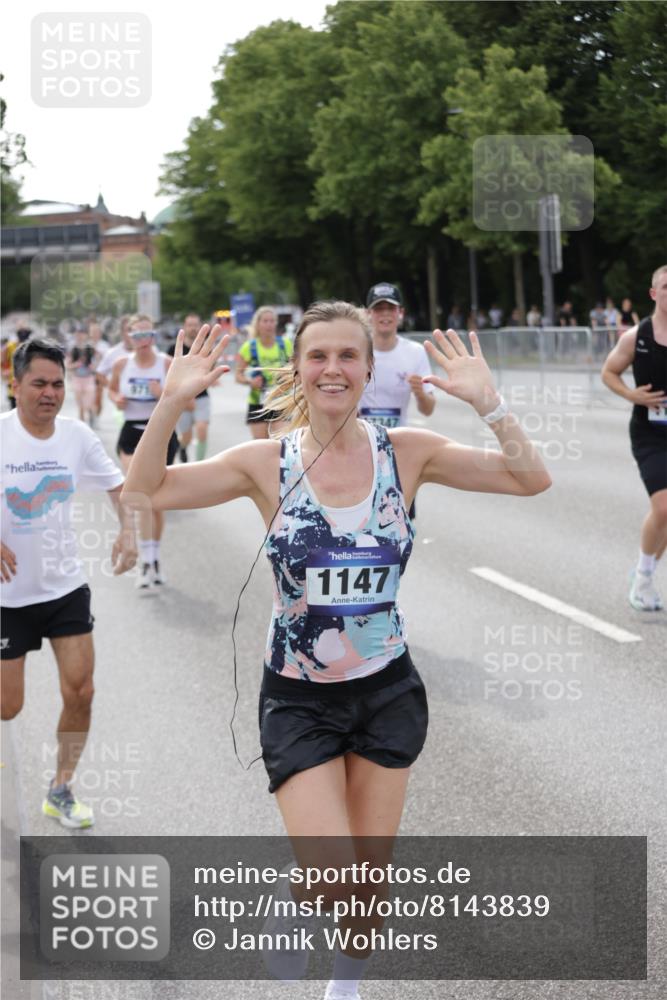 29.06.2025 - hella hamburg halbmarathon Jannik Wohlers http://msf.ph/oto/8143839 29.06.2025 10:08:42 Lombardsbrücke 1147, 1188, 1838, 7453, 9718, 10819, 11067, 11496, 13210, 13592, 13593, 13660, 14736, 15586, 15592, 17347, 18266, 18505 meine-sportfotos.de