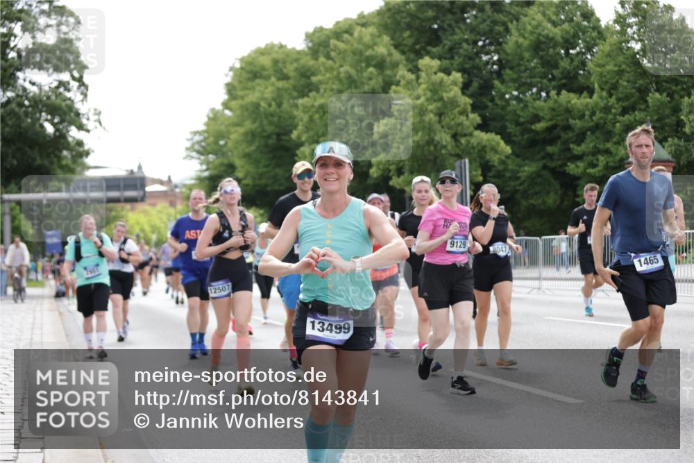 29.06.2025 - hella hamburg halbmarathon Jannik Wohlers http://msf.ph/oto/8143841 29.06.2025 10:45:54 Lombardsbrücke 1429, 1465, 1532, 1608, 2423, 2500, 2773, 2813, 2951, 3410, 4119, 4448, 5697, 5854, 6068, 6392, 7364, 7368, 7374, 7960, 7983, 8047, 8700, 9129, 9337, 9445, 10153, 11361, 11876, 11910, 12298, 12333, 12507, 12522, 13076, 13122, 13213, 13499, 14250, 15683, 16717, 16745, 16912, 17006, 17170, 17704, 17936, 18018, 18214, 18334 meine-sportfotos.de