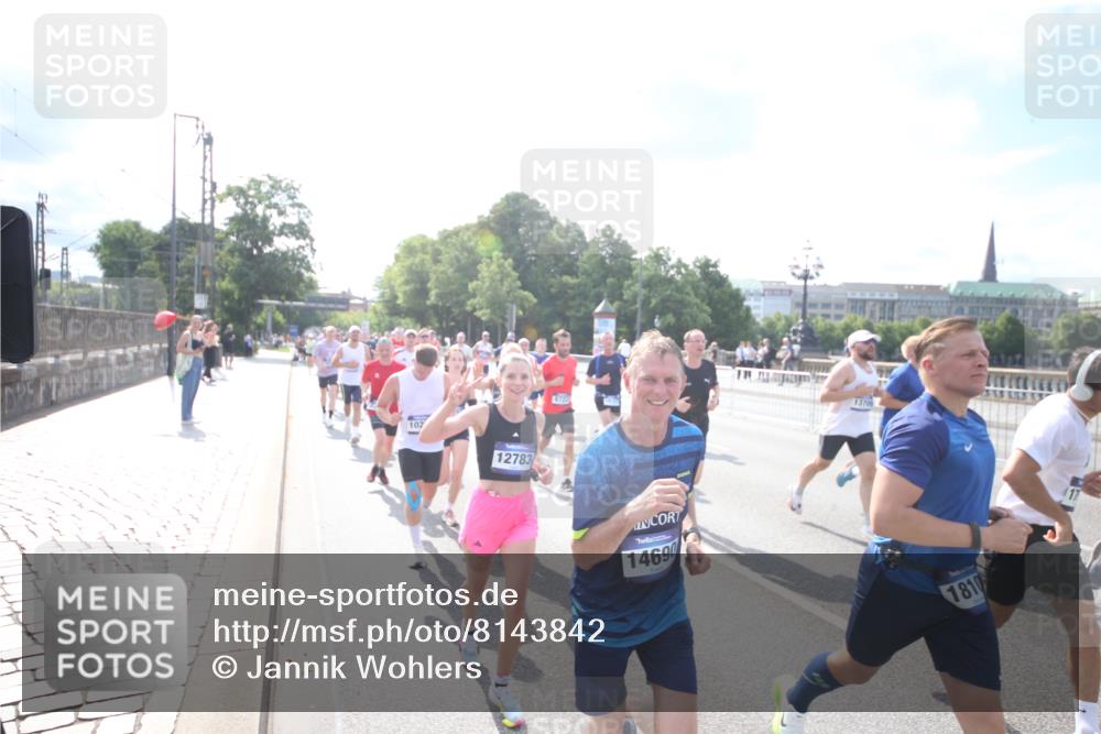 29.06.2025 - hella hamburg halbmarathon Jannik Wohlers http://msf.ph/oto/8143842 29.06.2025 09:52:35 Lombardsbrücke 1012, 1070, 1163, 1176, 1391, 1735, 1782, 2048, 2213, 2233, 2590, 2788, 2970, 3021, 3098, 3304, 3907, 3917, 3928, 4080, 4277, 4691, 4933, 4981, 5476, 5682, 6081, 6152, 6712, 6716, 7005, 7093, 7147, 7325, 7599, 8145, 8467, 8694, 8704, 8722, 8819, 9081, 9213, 9232, 9374, 9538, 9540, 10000, 10208, 10211, 10216, 10251, 10313, 10750, 11153, 11291, 11346, 11469, 11778, 12154, 12534, 12685, 12783, 12966, 13709, 13782, 14661, 14690, 14849, 15126, 15133, 16414 meine-sportfotos.de