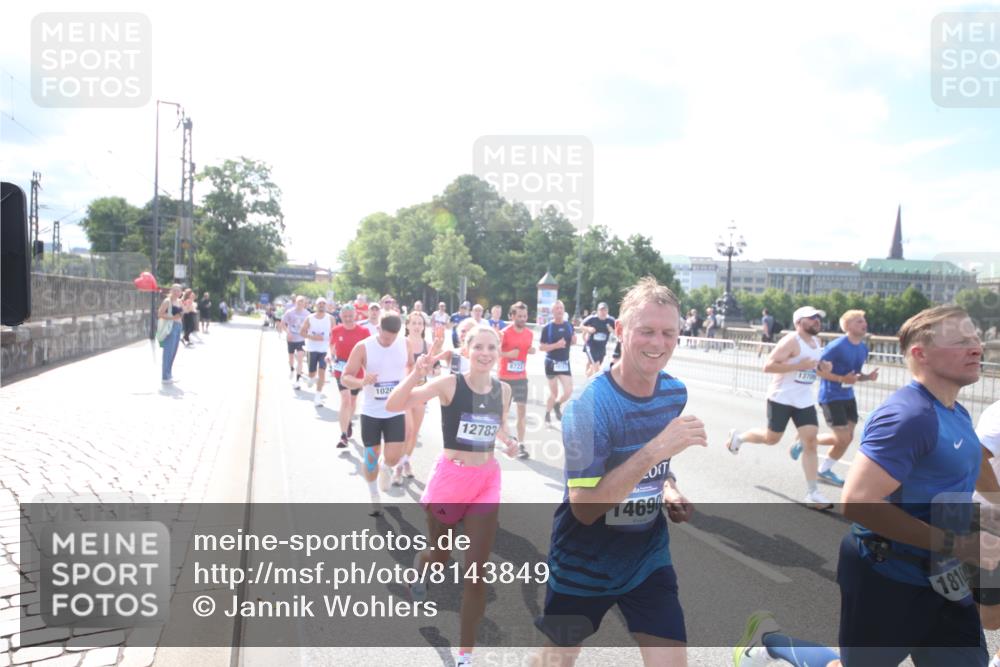 29.06.2025 - hella hamburg halbmarathon Jannik Wohlers http://msf.ph/oto/8143849 29.06.2025 09:52:35 Lombardsbrücke 1012, 1070, 1163, 1176, 1391, 1735, 1782, 2048, 2213, 2233, 2590, 2788, 2970, 3021, 3098, 3304, 3907, 3917, 3928, 4080, 4277, 4691, 4933, 4981, 5476, 5682, 6081, 6152, 6712, 6716, 7005, 7093, 7147, 7325, 7599, 8145, 8467, 8694, 8704, 8722, 8819, 9081, 9213, 9232, 9374, 9538, 9540, 10000, 10208, 10211, 10216, 10251, 10313, 10750, 11153, 11291, 11346, 11469, 11778, 12154, 12534, 12685, 12783, 12966, 13709, 13782, 14661, 14690, 14849, 15126, 15133, 16414 meine-sportfotos.de