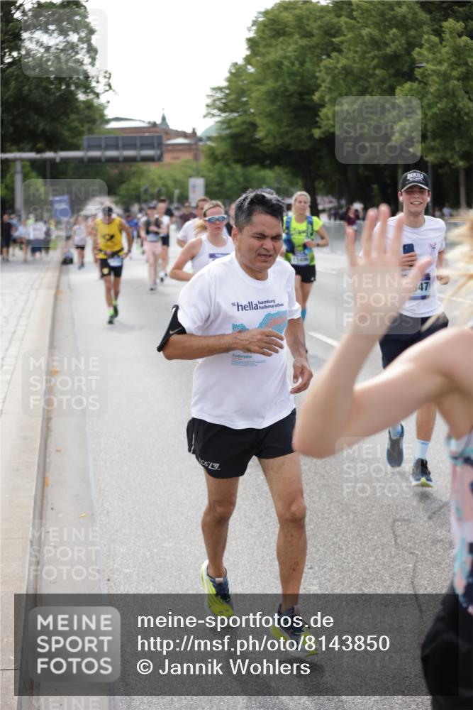 29.06.2025 - hella hamburg halbmarathon Jannik Wohlers http://msf.ph/oto/8143850 29.06.2025 10:08:42 Lombardsbrücke 1147, 1188, 1838, 7453, 9718, 10819, 11067, 11496, 13210, 13592, 13593, 13660, 14736, 15586, 15592, 17347, 18266, 18505 meine-sportfotos.de