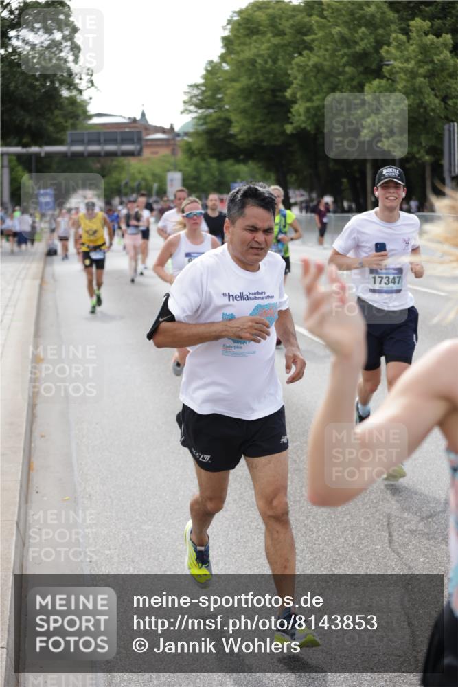 29.06.2025 - hella hamburg halbmarathon Jannik Wohlers http://msf.ph/oto/8143853 29.06.2025 10:08:42 Lombardsbrücke 1147, 1188, 1838, 7453, 9718, 10819, 11067, 11496, 13210, 13592, 13593, 13660, 14736, 15586, 15592, 17347, 18266, 18505 meine-sportfotos.de