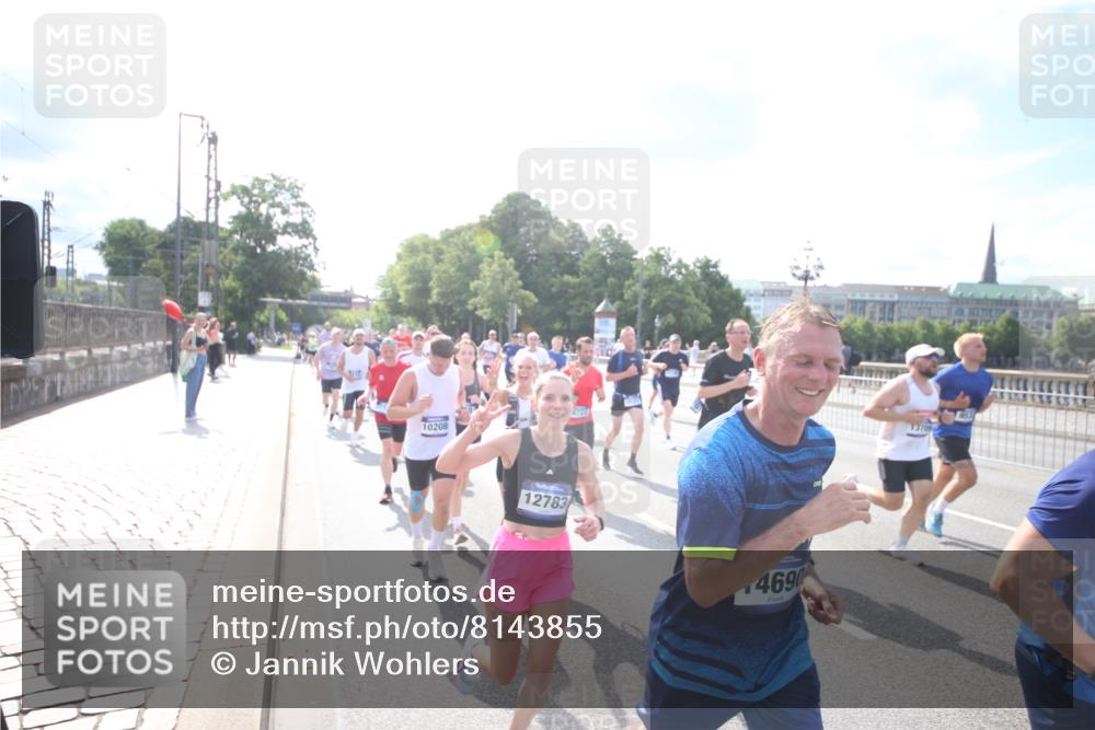 29.06.2025 - hella hamburg halbmarathon Jannik Wohlers http://msf.ph/oto/8143855 29.06.2025 09:52:35 Lombardsbrücke 1012, 1070, 1163, 1176, 1391, 1735, 1782, 2048, 2213, 2233, 2590, 2788, 2970, 3021, 3098, 3304, 3907, 3917, 3928, 4080, 4277, 4691, 4933, 4981, 5476, 5682, 6081, 6152, 6712, 6716, 7005, 7093, 7147, 7325, 7599, 8145, 8467, 8694, 8704, 8722, 8819, 9081, 9213, 9232, 9374, 9538, 9540, 10000, 10208, 10211, 10216, 10251, 10313, 10750, 11153, 11291, 11346, 11469, 11778, 12154, 12534, 12685, 12783, 12966, 13709, 13782, 14661, 14690, 14849, 15126, 15133, 16414 meine-sportfotos.de