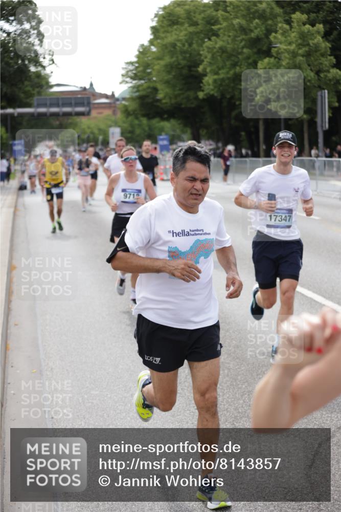 29.06.2025 - hella hamburg halbmarathon Jannik Wohlers http://msf.ph/oto/8143857 29.06.2025 10:08:42 Lombardsbrücke 1147, 1188, 1838, 7453, 9718, 10819, 11067, 11496, 13210, 13592, 13593, 13660, 14736, 15586, 15592, 17347, 18266, 18505 meine-sportfotos.de