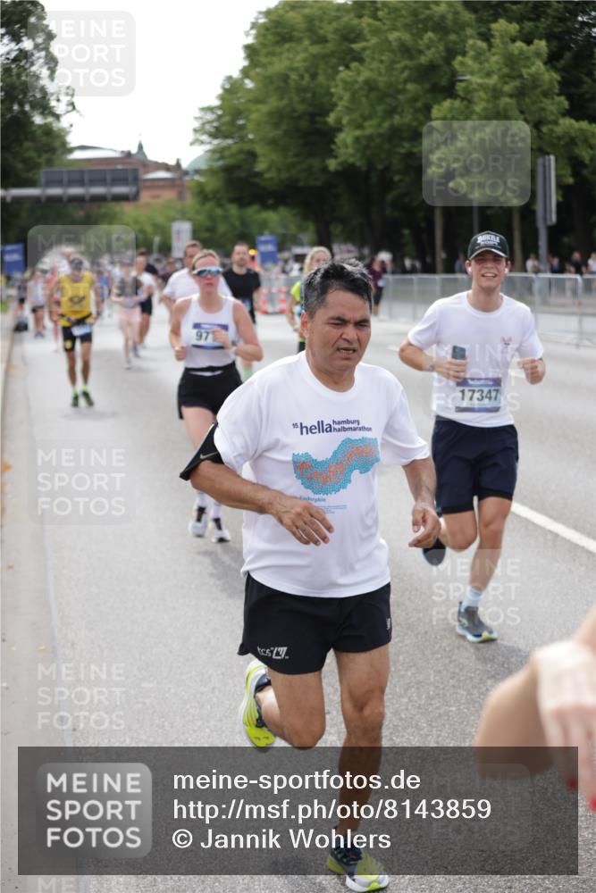 29.06.2025 - hella hamburg halbmarathon Jannik Wohlers http://msf.ph/oto/8143859 29.06.2025 10:08:42 Lombardsbrücke 1147, 1188, 1838, 7453, 9718, 10819, 11067, 11496, 13210, 13592, 13593, 13660, 14736, 15586, 15592, 17347, 18266, 18505 meine-sportfotos.de