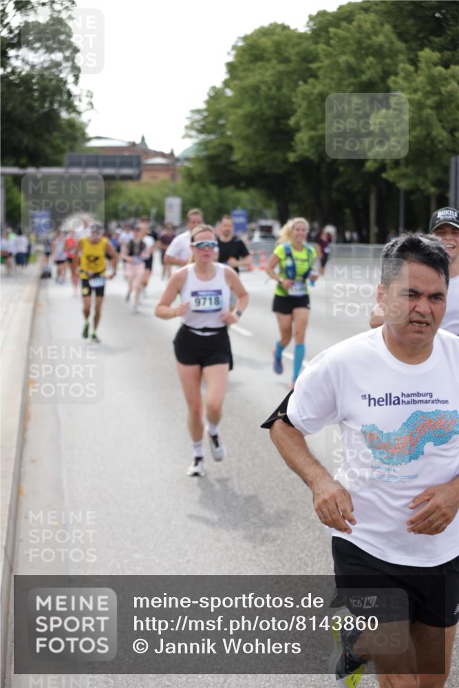 29.06.2025 - hella hamburg halbmarathon Jannik Wohlers http://msf.ph/oto/8143860 29.06.2025 10:08:43 Lombardsbrücke 1147, 1188, 1838, 2978, 7453, 9718, 10819, 11067, 11496, 13210, 13592, 13593, 13660, 14736, 15586, 15592, 17347, 18266, 18505 meine-sportfotos.de