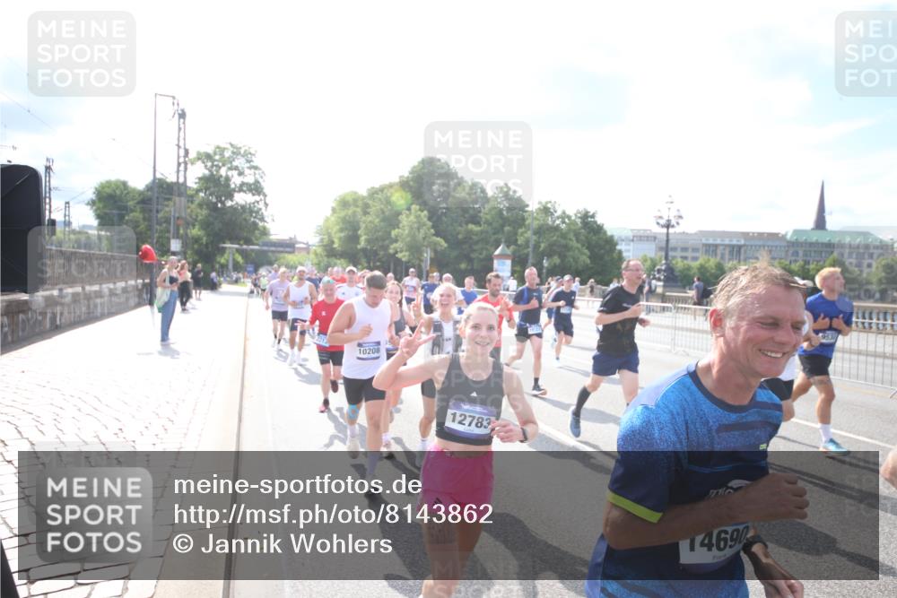 29.06.2025 - hella hamburg halbmarathon Jannik Wohlers http://msf.ph/oto/8143862 29.06.2025 09:52:35 Lombardsbrücke 1012, 1070, 1163, 1176, 1391, 1735, 1782, 2048, 2213, 2233, 2590, 2788, 2970, 3021, 3098, 3304, 3907, 3917, 3928, 4080, 4277, 4691, 4933, 4981, 5476, 5682, 6081, 6152, 6712, 6716, 7005, 7093, 7147, 7325, 7599, 8145, 8467, 8694, 8704, 8722, 8819, 9081, 9213, 9232, 9374, 9538, 9540, 10000, 10208, 10211, 10216, 10251, 10313, 10750, 11153, 11291, 11346, 11469, 11778, 12154, 12534, 12685, 12783, 12966, 13709, 13782, 14661, 14690, 14849, 15126, 15133, 16414 meine-sportfotos.de