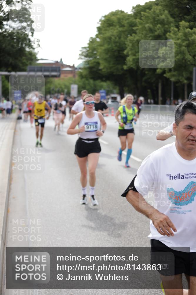 29.06.2025 - hella hamburg halbmarathon Jannik Wohlers http://msf.ph/oto/8143863 29.06.2025 10:08:43 Lombardsbrücke 1147, 1188, 1838, 2978, 7453, 9718, 10819, 11067, 11496, 13210, 13592, 13593, 13660, 14736, 15586, 15592, 17347, 18266, 18505 meine-sportfotos.de