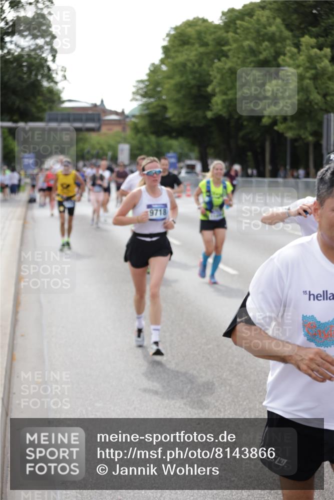 29.06.2025 - hella hamburg halbmarathon Jannik Wohlers http://msf.ph/oto/8143866 29.06.2025 10:08:43 Lombardsbrücke 1147, 1188, 1838, 2978, 7453, 9718, 10819, 11067, 11496, 13210, 13592, 13593, 13660, 14736, 15586, 15592, 17347, 18266, 18505 meine-sportfotos.de