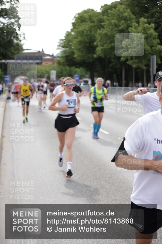 29.06.2025 - hella hamburg halbmarathon Jannik Wohlers http://msf.ph/oto/8143868 29.06.2025 10:08:43 Lombardsbrücke 1147, 1188, 1838, 2978, 7453, 9718, 10819, 11067, 11496, 13210, 13592, 13593, 13660, 14736, 15586, 15592, 17347, 18266, 18505 meine-sportfotos.de