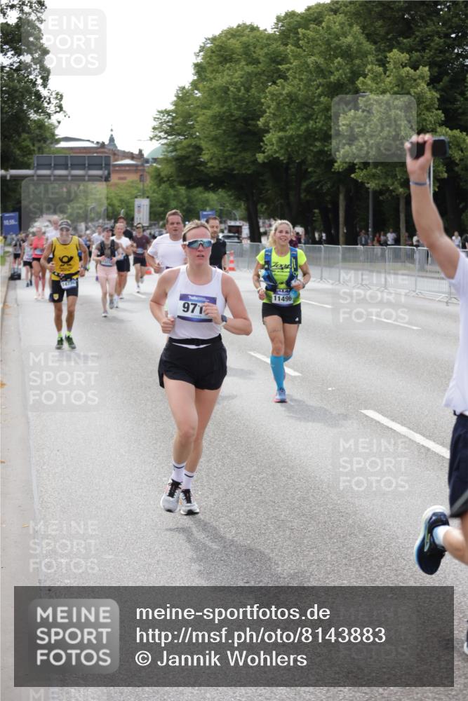 29.06.2025 - hella hamburg halbmarathon Jannik Wohlers http://msf.ph/oto/8143883 29.06.2025 10:08:43 Lombardsbrücke 1147, 1188, 1838, 2978, 7453, 9718, 10819, 11067, 11496, 13210, 13592, 13593, 13660, 14736, 15586, 15592, 17347, 18266, 18505 meine-sportfotos.de