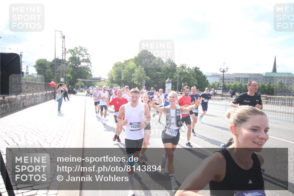 29.06.2025 - hella hamburg halbmarathon Jannik Wohlers http://msf.ph/oto/8143894 29.06.2025 09:52:36 Lombardsbrücke 1012, 1070, 1163, 1176, 1391, 1735, 1782, 2048, 2213, 2233, 2590, 2788, 2970, 3021, 3098, 3304, 3907, 3917, 3928, 4080, 4277, 4691, 4933, 4981, 5132, 5476, 5682, 6081, 6152, 6712, 6716, 7005, 7093, 7147, 7325, 7599, 8145, 8467, 8694, 8704, 8722, 8819, 9081, 9213, 9232, 9374, 9538, 9540, 10208, 10211, 10216, 10251, 10313, 10750, 11153, 11291, 11346, 11469, 11778, 12154, 12534, 12685, 12783, 12966, 13709, 13782, 14351, 14661, 14690, 14849, 15126, 15133, 16414 meine-sportfotos.de