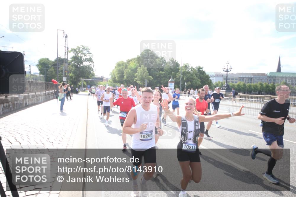 29.06.2025 - hella hamburg halbmarathon Jannik Wohlers http://msf.ph/oto/8143910 29.06.2025 09:52:36 Lombardsbrücke 1012, 1070, 1163, 1176, 1391, 1735, 1782, 2048, 2213, 2233, 2590, 2788, 2970, 3021, 3098, 3304, 3907, 3917, 3928, 4080, 4277, 4691, 4933, 4981, 5132, 5476, 5682, 6081, 6152, 6712, 6716, 7005, 7093, 7147, 7325, 7599, 8145, 8467, 8694, 8704, 8722, 8819, 9081, 9213, 9232, 9374, 9538, 9540, 10208, 10211, 10216, 10251, 10313, 10750, 11153, 11291, 11346, 11469, 11778, 12154, 12534, 12685, 12783, 12966, 13709, 13782, 14351, 14661, 14690, 14849, 15126, 15133, 16414 meine-sportfotos.de