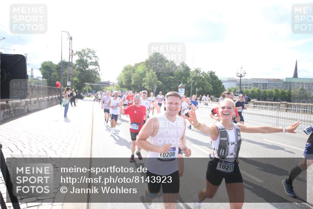 29.06.2025 - hella hamburg halbmarathon Jannik Wohlers http://msf.ph/oto/8143923 29.06.2025 09:52:36 Lombardsbrücke 1012, 1070, 1163, 1176, 1391, 1735, 1782, 2048, 2213, 2233, 2590, 2788, 2970, 3021, 3098, 3304, 3907, 3917, 3928, 4080, 4277, 4691, 4933, 4981, 5132, 5476, 5682, 6081, 6152, 6712, 6716, 7005, 7093, 7147, 7325, 7599, 8145, 8467, 8694, 8704, 8722, 8819, 9081, 9213, 9232, 9374, 9538, 9540, 10208, 10211, 10216, 10251, 10313, 10750, 11153, 11291, 11346, 11469, 11778, 12154, 12534, 12685, 12783, 12966, 13709, 13782, 14351, 14661, 14690, 14849, 15126, 15133, 16414 meine-sportfotos.de