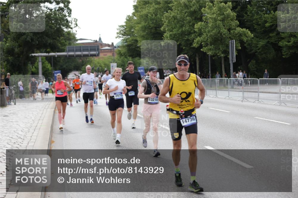 29.06.2025 - hella hamburg halbmarathon Jannik Wohlers http://msf.ph/oto/8143929 29.06.2025 10:08:48 Lombardsbrücke 1147, 1188, 1838, 2978, 5806, 5885, 6674, 7187, 9718, 10194, 10819, 11067, 11496, 12156, 13210, 13660, 14736, 17347, 18505, 18727 meine-sportfotos.de