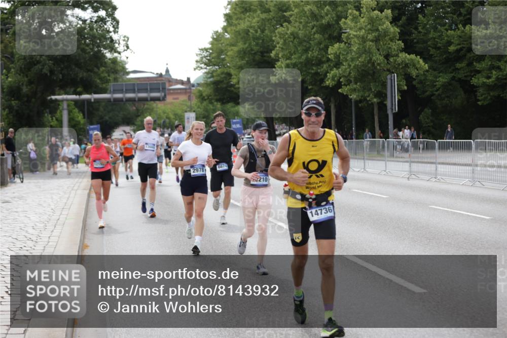 29.06.2025 - hella hamburg halbmarathon Jannik Wohlers http://msf.ph/oto/8143932 29.06.2025 10:08:48 Lombardsbrücke 1147, 1188, 1838, 2978, 5806, 5885, 6674, 7187, 9718, 10194, 10819, 11067, 11496, 12156, 13210, 13660, 14736, 17347, 18505, 18727 meine-sportfotos.de