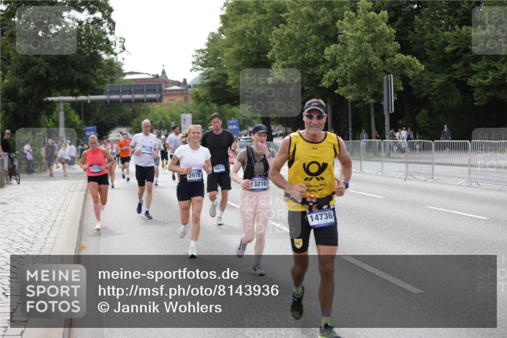 29.06.2025 - hella hamburg halbmarathon Jannik Wohlers http://msf.ph/oto/8143936 29.06.2025 10:08:48 Lombardsbrücke 1147, 1188, 1838, 2978, 5806, 5885, 6674, 7187, 9718, 10194, 10819, 11067, 11496, 12156, 13210, 13660, 14736, 17347, 18505, 18727 meine-sportfotos.de