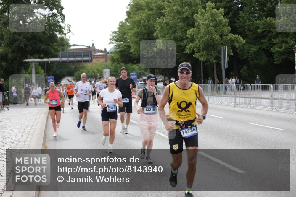 29.06.2025 - hella hamburg halbmarathon Jannik Wohlers http://msf.ph/oto/8143940 29.06.2025 10:08:48 Lombardsbrücke 1147, 1188, 1838, 2978, 5806, 5885, 6674, 7187, 9718, 10194, 10819, 11067, 11496, 12156, 13210, 13660, 14736, 17347, 18505, 18727 meine-sportfotos.de