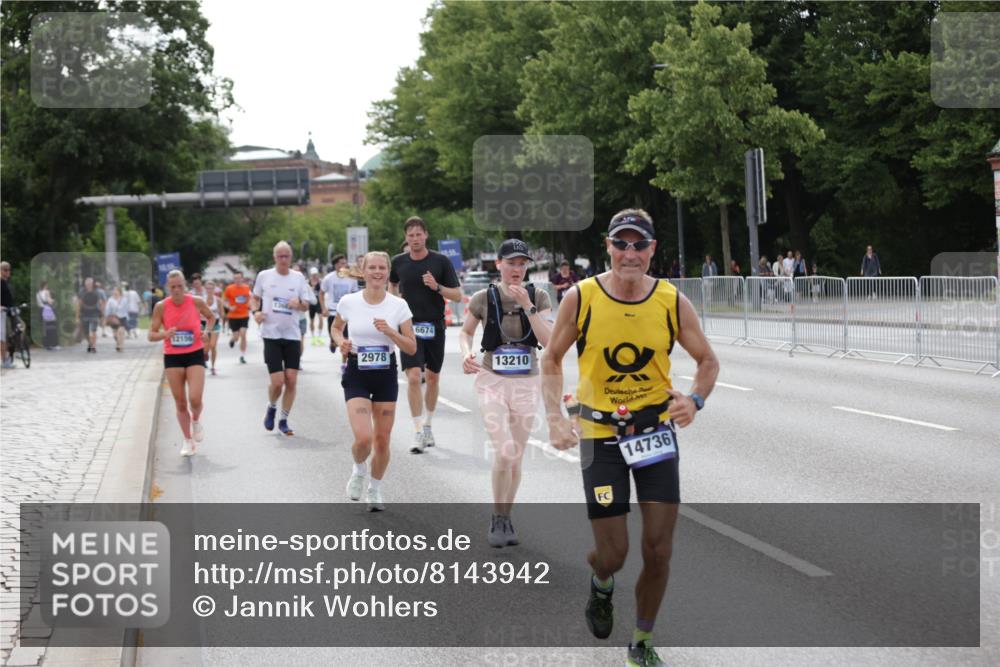 29.06.2025 - hella hamburg halbmarathon Jannik Wohlers http://msf.ph/oto/8143942 29.06.2025 10:08:48 Lombardsbrücke 1147, 1188, 1838, 2978, 5806, 5885, 6674, 7187, 9718, 10194, 10819, 11067, 11496, 12156, 13210, 13660, 14736, 17347, 18505, 18727 meine-sportfotos.de