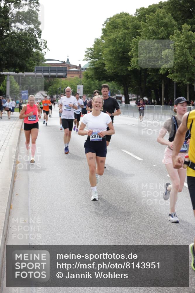 29.06.2025 - hella hamburg halbmarathon Jannik Wohlers http://msf.ph/oto/8143951 29.06.2025 10:08:49 Lombardsbrücke 1147, 1188, 1838, 2978, 5806, 5885, 6674, 7187, 9718, 10194, 10819, 11067, 11496, 12156, 13210, 13660, 14736, 17347, 18505, 18727 meine-sportfotos.de