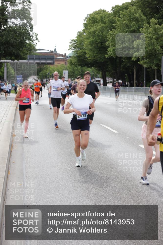 29.06.2025 - hella hamburg halbmarathon Jannik Wohlers http://msf.ph/oto/8143953 29.06.2025 10:08:49 Lombardsbrücke 1147, 1188, 1838, 2978, 5806, 5885, 6674, 7187, 9718, 10194, 10819, 11067, 11496, 12156, 13210, 13660, 14736, 17347, 18505, 18727 meine-sportfotos.de