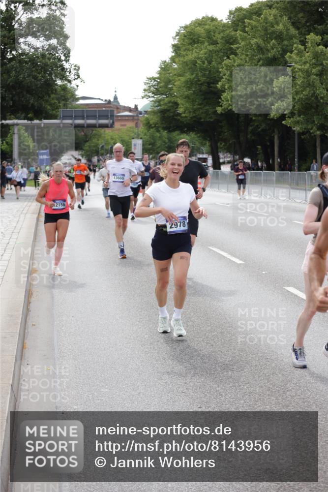 29.06.2025 - hella hamburg halbmarathon Jannik Wohlers http://msf.ph/oto/8143956 29.06.2025 10:08:49 Lombardsbrücke 1147, 1188, 1838, 2978, 5806, 5885, 6674, 7187, 9718, 10194, 10819, 11067, 11496, 12156, 13210, 13660, 14736, 17347, 18505, 18727 meine-sportfotos.de