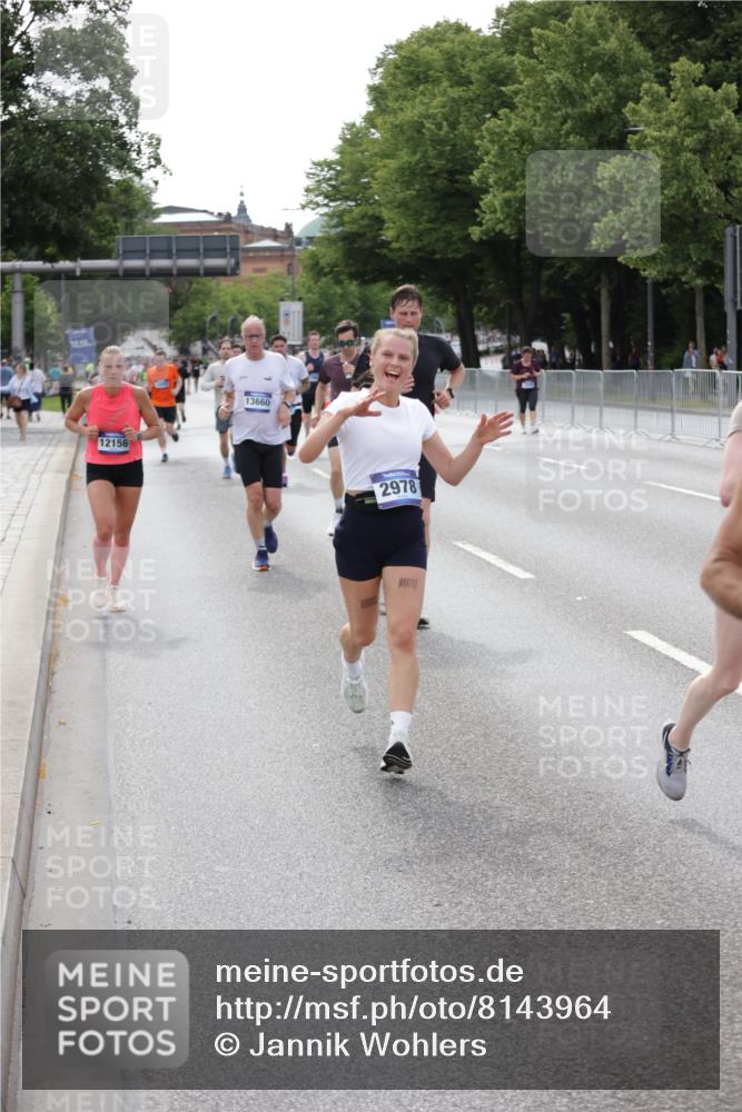 29.06.2025 - hella hamburg halbmarathon Jannik Wohlers http://msf.ph/oto/8143964 29.06.2025 10:08:49 Lombardsbrücke 1147, 1188, 1838, 2978, 5806, 5885, 6674, 7187, 9718, 10194, 10819, 11067, 11496, 12156, 13210, 13660, 14736, 17347, 18505, 18727 meine-sportfotos.de