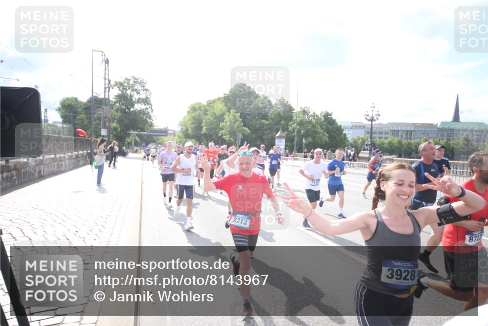 29.06.2025 - hella hamburg halbmarathon Jannik Wohlers http://msf.ph/oto/8143967 29.06.2025 09:52:37 Lombardsbrücke 1012, 1070, 1163, 1391, 1735, 1782, 2048, 2213, 2233, 2590, 2788, 2970, 3021, 3098, 3304, 3907, 3917, 3928, 4277, 4691, 4933, 4981, 4997, 5132, 5476, 5682, 6081, 6152, 6712, 6716, 7005, 7093, 7147, 7325, 7599, 8145, 8467, 8664, 8694, 8704, 8722, 8819, 9081, 9213, 9232, 9374, 9538, 9540, 10208, 10211, 10216, 10251, 10313, 10750, 11094, 11153, 11291, 11346, 11469, 11778, 12154, 12534, 12685, 12783, 12966, 13051, 13709, 13782, 14351, 14661, 14690, 14849, 15126, 15133 meine-sportfotos.de