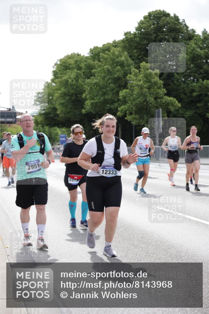 29.06.2025 - hella hamburg halbmarathon Jannik Wohlers http://msf.ph/oto/8143968 29.06.2025 10:45:59 Lombardsbrücke 1429, 1465, 1532, 1608, 1837, 2500, 2697, 4119, 4448, 5697, 5854, 6068, 6124, 6161, 7303, 7364, 7368, 7374, 7960, 7983, 8047, 8551, 8700, 9129, 9337, 9445, 10153, 11361, 11910, 12298, 12333, 12507, 12522, 13076, 13122, 13213, 13449, 13499, 14250, 14473, 15305, 15683, 16218, 16717, 16912, 17006, 17170, 17633, 17704, 17936, 18018, 18458 meine-sportfotos.de