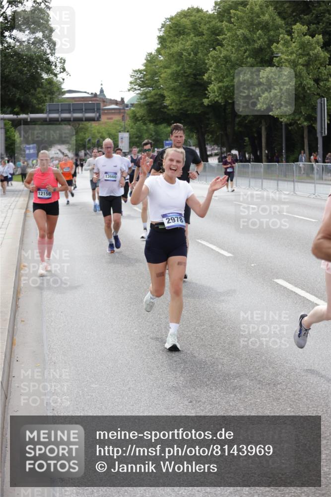 29.06.2025 - hella hamburg halbmarathon Jannik Wohlers http://msf.ph/oto/8143969 29.06.2025 10:08:49 Lombardsbrücke 1147, 1188, 1838, 2978, 5806, 5885, 6674, 7187, 9718, 10194, 10819, 11067, 11496, 12156, 13210, 13660, 14736, 17347, 18505, 18727 meine-sportfotos.de