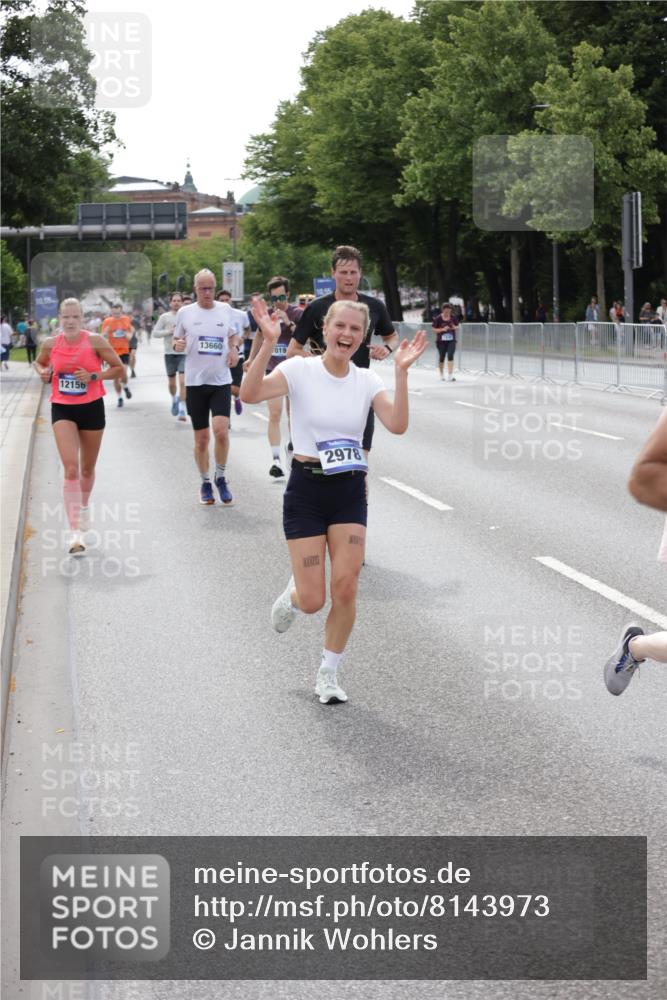 29.06.2025 - hella hamburg halbmarathon Jannik Wohlers http://msf.ph/oto/8143973 29.06.2025 10:08:49 Lombardsbrücke 1147, 1188, 1838, 2978, 5806, 5885, 6674, 7187, 9718, 10194, 10819, 11067, 11496, 12156, 13210, 13660, 14736, 17347, 18505, 18727 meine-sportfotos.de