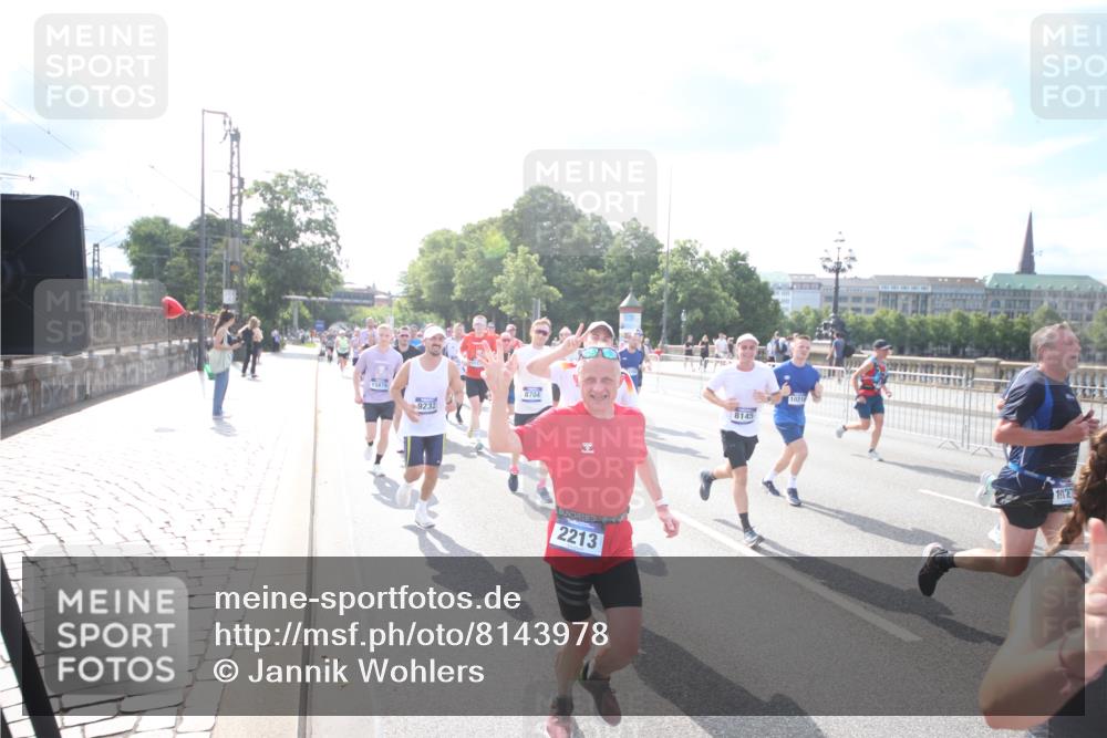 29.06.2025 - hella hamburg halbmarathon Jannik Wohlers http://msf.ph/oto/8143978 29.06.2025 09:52:37 Lombardsbrücke 1012, 1070, 1163, 1391, 1735, 1782, 2048, 2213, 2233, 2590, 2788, 2970, 3021, 3098, 3304, 3907, 3917, 3928, 4277, 4691, 4933, 4981, 4997, 5132, 5476, 5682, 6081, 6152, 6712, 6716, 7005, 7093, 7147, 7325, 7599, 8145, 8467, 8664, 8694, 8704, 8722, 8819, 9081, 9213, 9232, 9374, 9538, 9540, 10208, 10211, 10216, 10251, 10313, 10750, 11094, 11153, 11291, 11346, 11469, 11778, 12154, 12534, 12685, 12783, 12966, 13051, 13709, 13782, 14351, 14661, 14690, 14849, 15126, 15133 meine-sportfotos.de