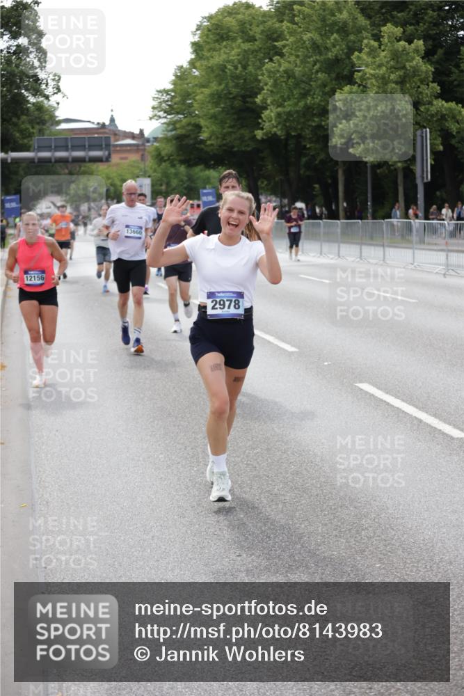 29.06.2025 - hella hamburg halbmarathon Jannik Wohlers http://msf.ph/oto/8143983 29.06.2025 10:08:49 Lombardsbrücke 1147, 1188, 1838, 2978, 5806, 5885, 6674, 7187, 9718, 10194, 10819, 11067, 11496, 12156, 13210, 13660, 14736, 17347, 18505, 18727 meine-sportfotos.de