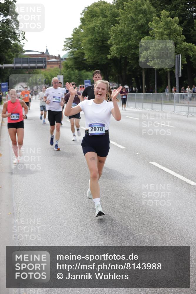 29.06.2025 - hella hamburg halbmarathon Jannik Wohlers http://msf.ph/oto/8143988 29.06.2025 10:08:49 Lombardsbrücke 1147, 1188, 1838, 2978, 5806, 5885, 6674, 7187, 9718, 10194, 10819, 11067, 11496, 12156, 13210, 13660, 14736, 17347, 18505, 18727 meine-sportfotos.de