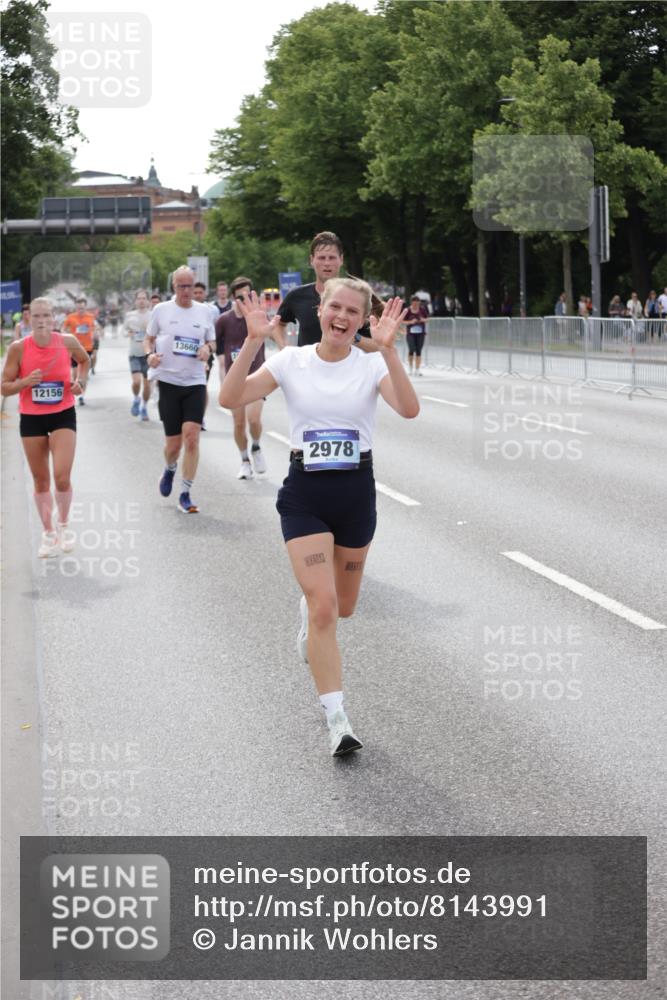 29.06.2025 - hella hamburg halbmarathon Jannik Wohlers http://msf.ph/oto/8143991 29.06.2025 10:08:49 Lombardsbrücke 1147, 1188, 1838, 2978, 5806, 5885, 6674, 7187, 9718, 10194, 10819, 11067, 11496, 12156, 13210, 13660, 14736, 17347, 18505, 18727 meine-sportfotos.de