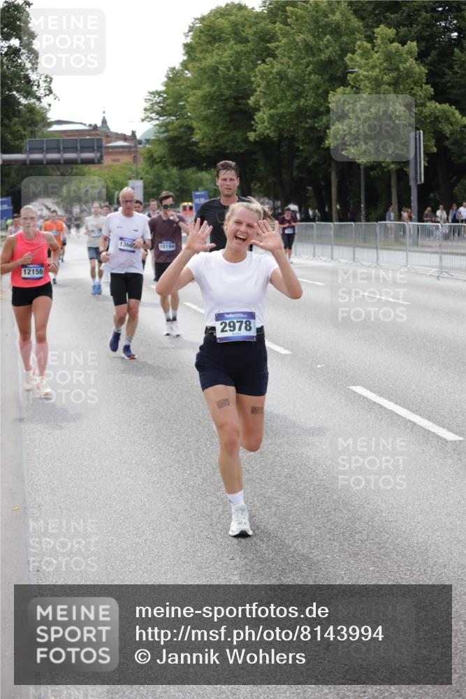 29.06.2025 - hella hamburg halbmarathon Jannik Wohlers http://msf.ph/oto/8143994 29.06.2025 10:08:49 Lombardsbrücke 1147, 1188, 1838, 2978, 5806, 5885, 6674, 7187, 9718, 10194, 10819, 11067, 11496, 12156, 13210, 13660, 14736, 17347, 18505, 18727 meine-sportfotos.de