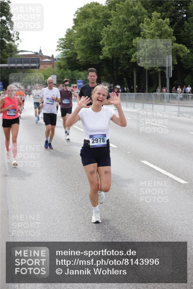 29.06.2025 - hella hamburg halbmarathon Jannik Wohlers http://msf.ph/oto/8143996 29.06.2025 10:08:49 Lombardsbrücke 1147, 1188, 1838, 2978, 5806, 5885, 6674, 7187, 9718, 10194, 10819, 11067, 11496, 12156, 13210, 13660, 14736, 17347, 18505, 18727 meine-sportfotos.de