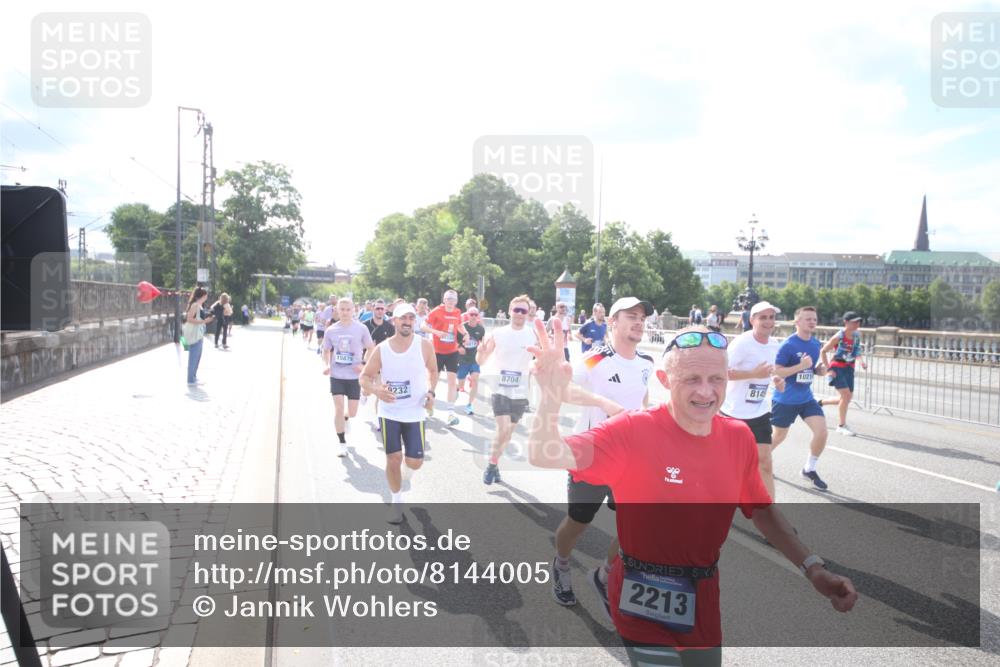 29.06.2025 - hella hamburg halbmarathon Jannik Wohlers http://msf.ph/oto/8144005 29.06.2025 09:52:37 Lombardsbrücke 1012, 1070, 1163, 1391, 1735, 1782, 2048, 2213, 2233, 2590, 2788, 2970, 3021, 3098, 3304, 3907, 3917, 3928, 4277, 4691, 4933, 4981, 4997, 5132, 5476, 5682, 6081, 6152, 6712, 6716, 7005, 7093, 7147, 7325, 7599, 8145, 8467, 8664, 8694, 8704, 8722, 8819, 9081, 9213, 9232, 9374, 9538, 9540, 10208, 10211, 10216, 10251, 10313, 10750, 11094, 11153, 11291, 11346, 11469, 11778, 12154, 12534, 12685, 12783, 12966, 13051, 13709, 13782, 14351, 14661, 14690, 14849, 15126, 15133 meine-sportfotos.de