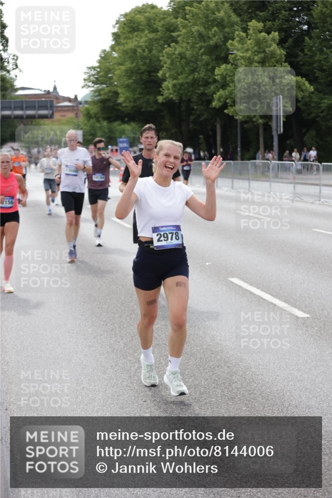 29.06.2025 - hella hamburg halbmarathon Jannik Wohlers http://msf.ph/oto/8144006 29.06.2025 10:08:49 Lombardsbrücke 1147, 1188, 1838, 2978, 5806, 5885, 6674, 7187, 9718, 10194, 10819, 11067, 11496, 12156, 13210, 13660, 14736, 17347, 18505, 18727 meine-sportfotos.de