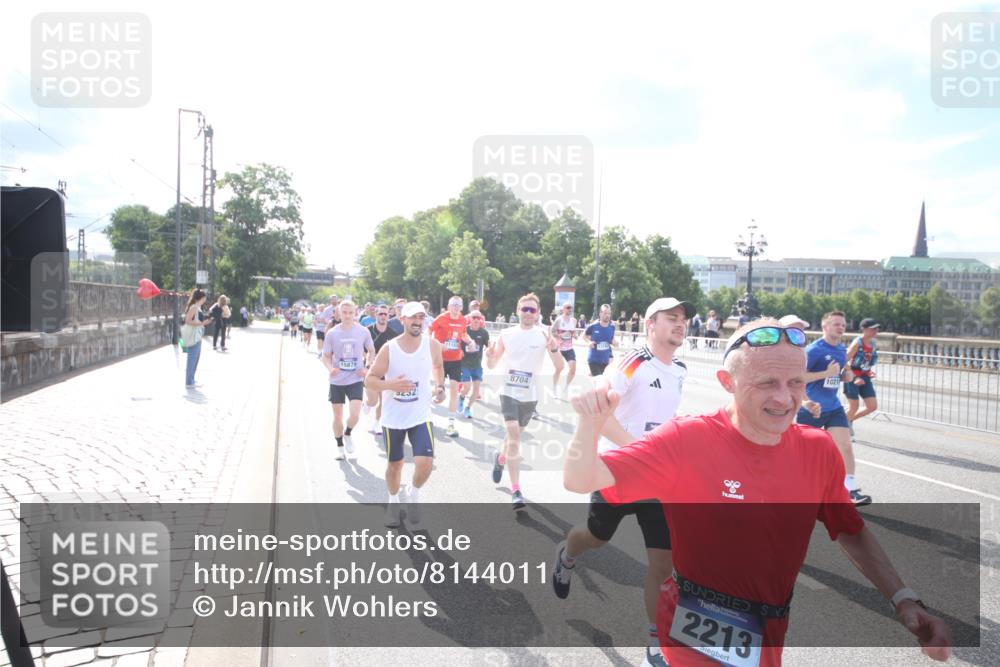 29.06.2025 - hella hamburg halbmarathon Jannik Wohlers http://msf.ph/oto/8144011 29.06.2025 09:52:37 Lombardsbrücke 1012, 1070, 1163, 1391, 1735, 1782, 2048, 2213, 2233, 2590, 2788, 2970, 3021, 3098, 3304, 3907, 3917, 3928, 4277, 4691, 4933, 4981, 4997, 5132, 5476, 5682, 6081, 6152, 6712, 6716, 7005, 7093, 7147, 7325, 7599, 8145, 8467, 8664, 8694, 8704, 8722, 8819, 9081, 9213, 9232, 9374, 9538, 9540, 10208, 10211, 10216, 10251, 10313, 10750, 11094, 11153, 11291, 11346, 11469, 11778, 12154, 12534, 12685, 12783, 12966, 13051, 13709, 13782, 14351, 14661, 14690, 14849, 15126, 15133 meine-sportfotos.de
