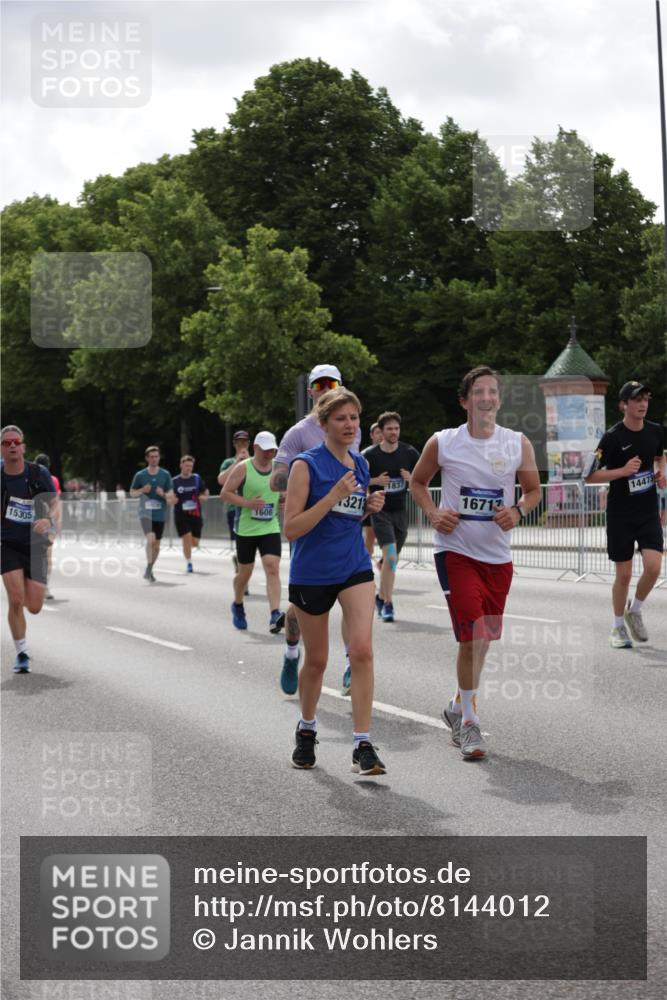 29.06.2025 - hella hamburg halbmarathon Jannik Wohlers http://msf.ph/oto/8144012 29.06.2025 10:46:03 Lombardsbrücke 1429, 1465, 1608, 1837, 2500, 2697, 3469, 4119, 4355, 4448, 4604, 5697, 5854, 6068, 6124, 6161, 7303, 7364, 7368, 7374, 7767, 7960, 8047, 8551, 8700, 9129, 9337, 9691, 10153, 10230, 11361, 12298, 12333, 12507, 12522, 13076, 13122, 13213, 13449, 13969, 14250, 14261, 14473, 15305, 15683, 15852, 16218, 16717, 16882, 16912, 17006, 17170, 17633, 17704, 17936, 18458 meine-sportfotos.de