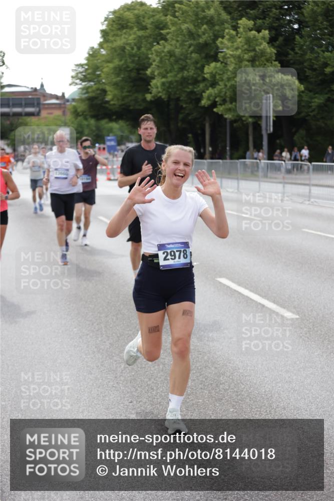 29.06.2025 - hella hamburg halbmarathon Jannik Wohlers http://msf.ph/oto/8144018 29.06.2025 10:08:50 Lombardsbrücke 1147, 1188, 1838, 2978, 4859, 5806, 5885, 6674, 7187, 9718, 10194, 10819, 11067, 11496, 12156, 12862, 13210, 13660, 14736, 17347, 18726, 18727 meine-sportfotos.de